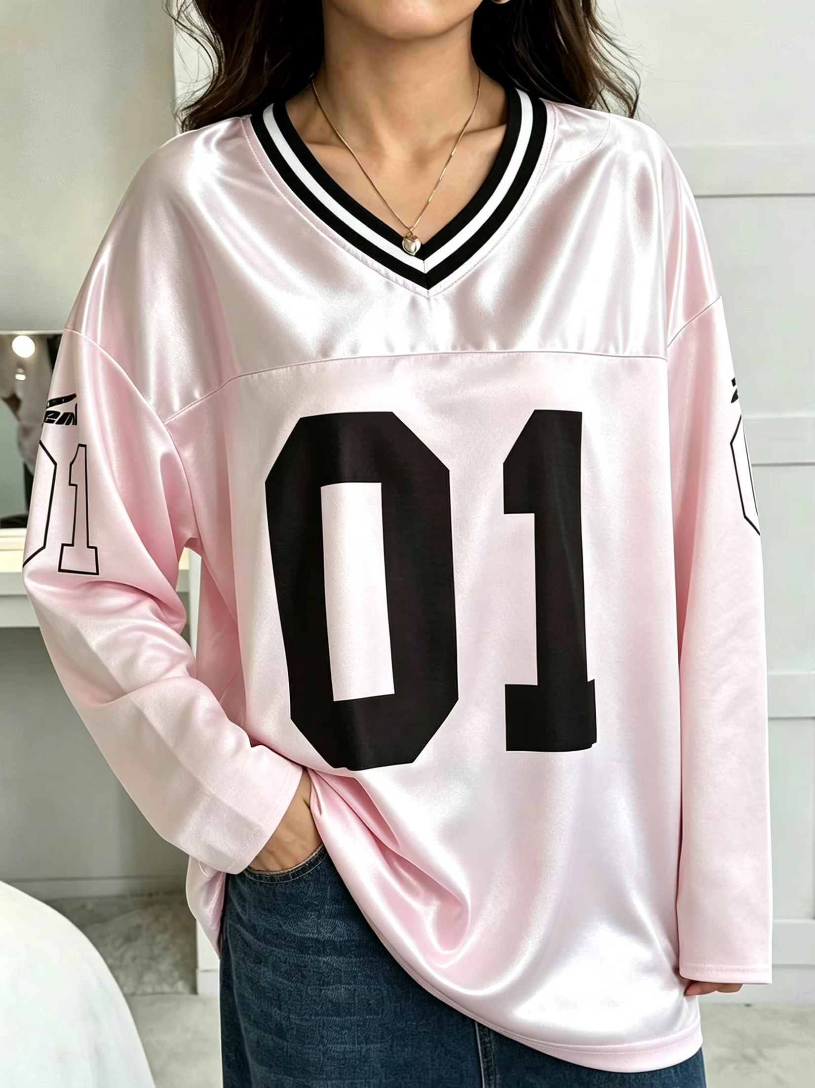 Vintage Fashion Prints - เสื้อยืดแขนยาวผู้ชายผู้หญิงสไตล์วินเทจ ทรงโอเวอร์ไซส์ พิมพ์ลายเลข 01 คอวี แฟชั่นสปอร์ต
