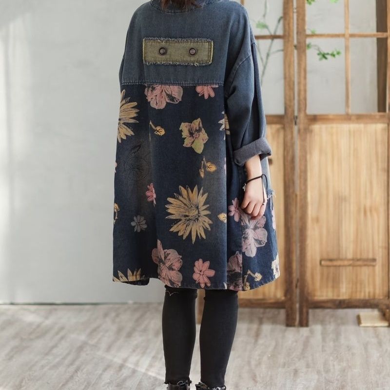 Vintage Trench Coat - แจ็คเก็ตยีนส์ผู้หญิงแบบยาวปานกลาง รุ่นใหม่ประจำฤดูใบไม้ผลิปี 2026 ลายพิมพ์ต่อผ้า ทรงหลวม ไซส์ใหญ่